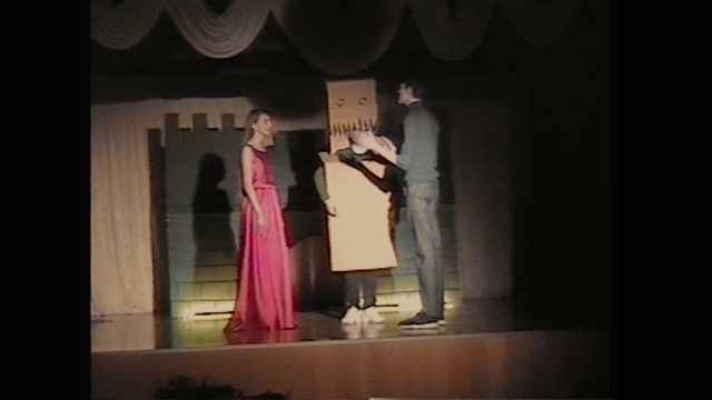 Video Reference: Performing arts, Entertainment, Fashion design, Stage, Event, Curtain, Performance art, Formal wear, Performance, Drama