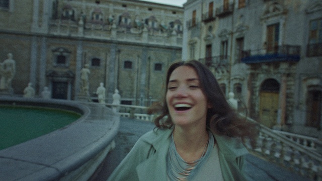 Video Reference: Smile, Water, Building, Temple, Standing, Happy, Travel, Fun, Leisure, Fountain