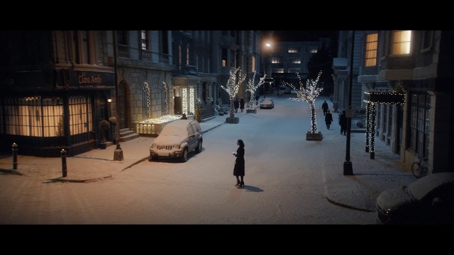 Video Reference: Car, Tire, Window, Building, Wheel, Vehicle, Snow, Street light, Electricity, Automotive lighting