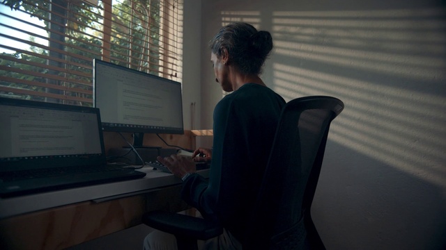 Video Reference: Computer, Personal computer, Laptop, Standing, Window, Peripheral, Technology, Electronic device, Desk, Audio equipment