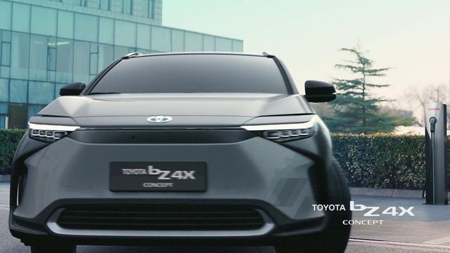 Video Reference: Tire, Car, Vehicle, Grille, Sky, Automotive lighting, Automotive tire, Hood, Motor vehicle, Wheel
