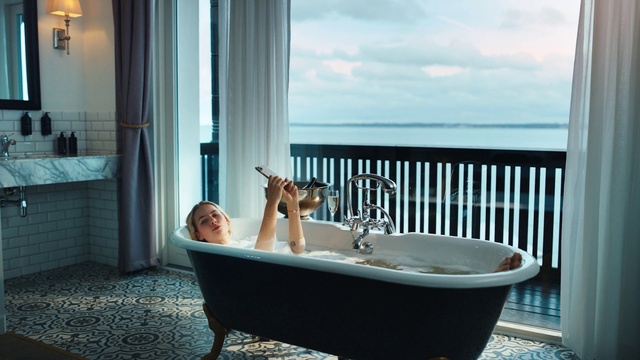 Video Reference: Bathtub, Daytime, Property, Sky, Water, Light, Tap, Blue, Azure, Plumbing fixture