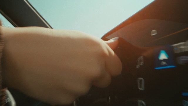 Video Reference: Sky, Automotive mirror, Hood, Automotive lighting, Gesture, Automotive design, Vehicle, Vehicle door, Finger, Rear-view mirror