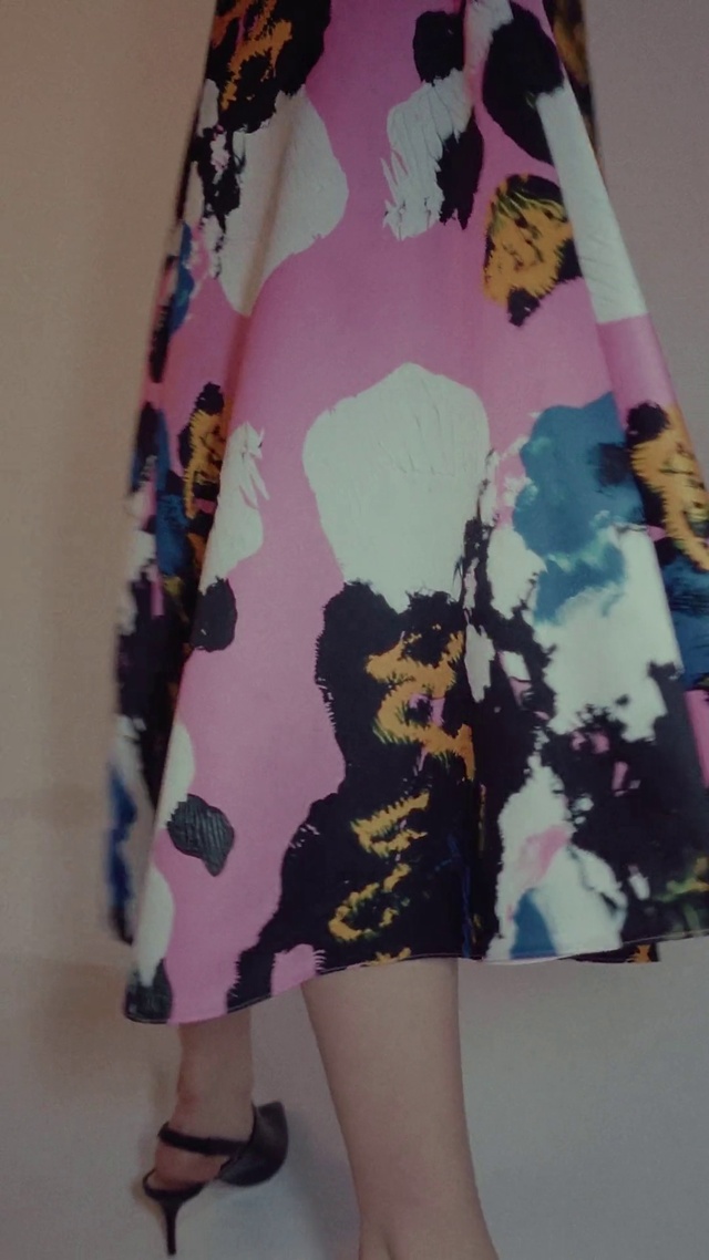 Video Reference: Camouflage, Outerwear, Shoulder, Military camouflage, Leg, Neck, Sleeve, Purple, Waist, Pink