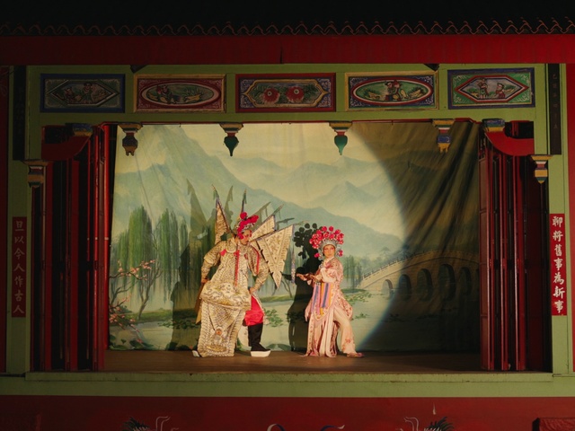 Video Reference: Textile, Entertainment, Performing arts, Art, Event, Building, Stage, Theatre, Theater curtain, Visual arts