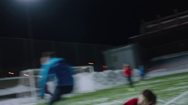 Video Reference: Water, Grass, Player, Automotive lighting, Fun, Crowd, Event, Tournament, Sports, Championship