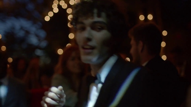 Video Reference: Flash photography, Gesture, Happy, Entertainment, Fun, Event, Music, Midnight, Formal wear, Suit