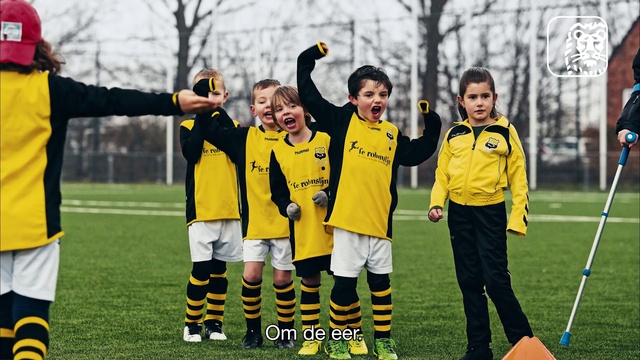 Video Reference: Footwear, Shorts, Sports uniform, Shoe, Sports equipment, Football, Jersey, Player, Ball game, Ball