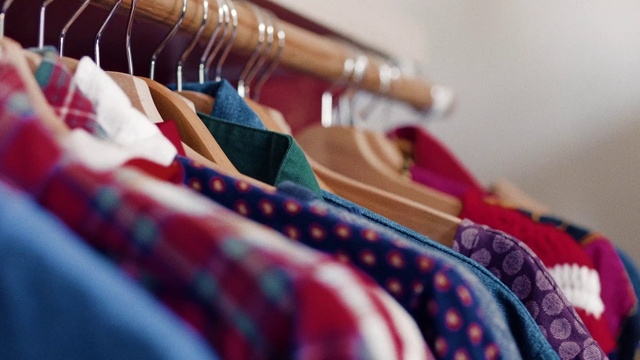 Video Reference: Textile, T-shirt, Tartan, Magenta, Electric blue, Sportswear, Linens, Fashion design, Pattern, Wood