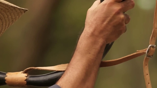 Video Reference: Joint, Hand, Wood, Gesture, Elbow, Finger, Nail, Thumb, Wrist, Sleeve