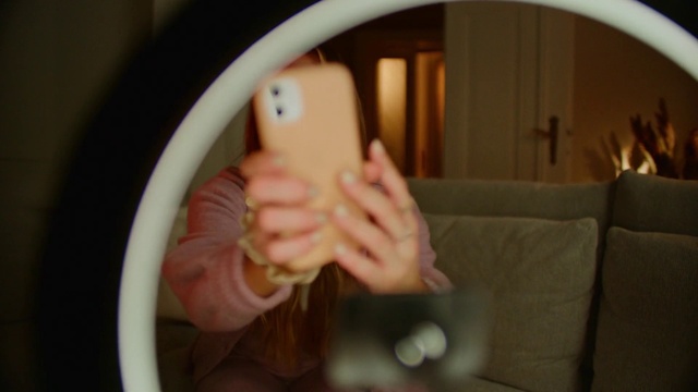 Video Reference: Hand, Wood, Gesture, Musical instrument, Finger, Thumb, Wrist, Nail, Gadget, Comfort