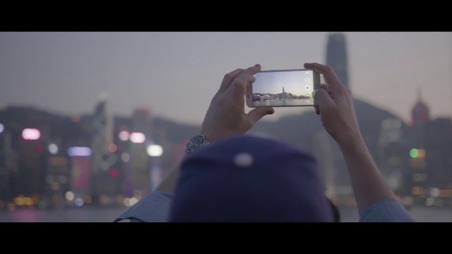 Video Reference: Sky, Cloud, Automotive lighting, Flash photography, Communication Device, Gadget, Gesture, Eyewear, Nail, Portable communications device