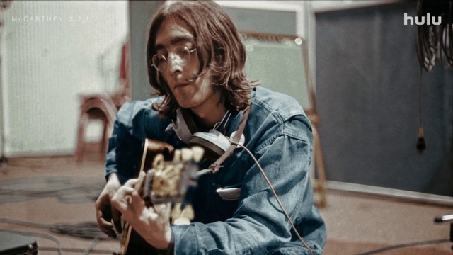 Video Reference: Musician, Street fashion, Music, Audio equipment, Happy, Camera, Plucked string instruments, String instrument, Fur, Eyewear