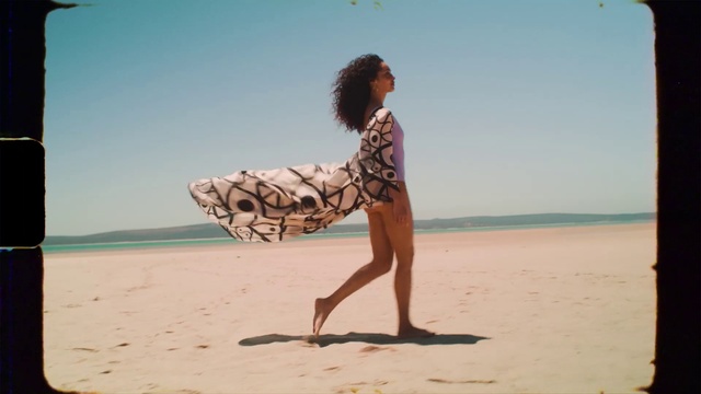 Video Reference: Sky, Water, People on beach, Leg, People in nature, Azure, Happy, Gesture, Beach, Travel