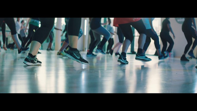 Video Reference: Shoe, Dance, Knee, Thigh, Entertainment, Performing arts, Choreography, Sportswear, Electric blue, Human leg