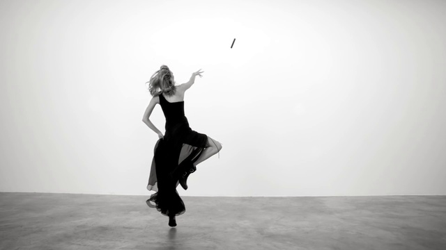 Video Reference: Leg, Athletic dance move, Flash photography, Gesture, Dance, Style, Entertainment, Performing arts, Art, Happy