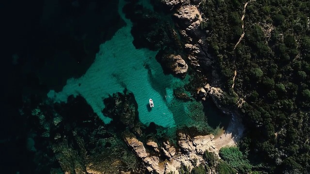 Video Reference: Water, Watercourse, Mountain, Formation, Geological phenomenon, Klippe, Landscape, Mountain range, Valley, Headland