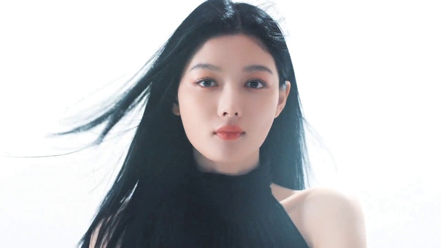 Video Reference: Forehead, Nose, Skin, Lip, Chin, Shoulder, Eyebrow, Eyelash, Lipstick, Dress