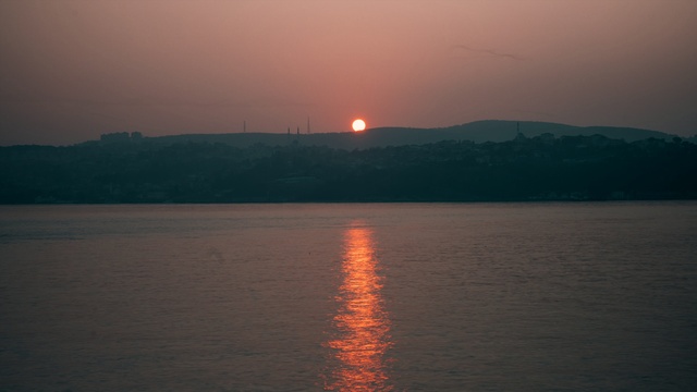 Video Reference: Water, Sky, Atmosphere, Water resources, Light, Afterglow, Nature, Dusk, Sunset, Orange