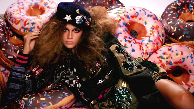 Video Reference: Hairstyle, Human, Sleeve, Cool, Headgear, Black hair, Flash photography, Fashion design, Jewellery, Event