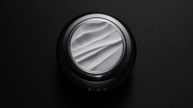 Video Reference: Eye, Automotive lighting, Automotive tire, Automotive design, Alloy wheel, Rim, Audio equipment, Gadget, Automotive fog light, Tints and shades