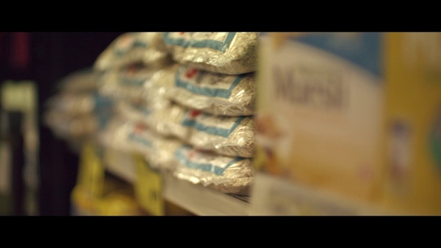 Video Reference: Gesture, Font, Nail, Jewellery, Thumb, Electric blue, Metal, Fashion accessory, Eyelash, Body jewelry