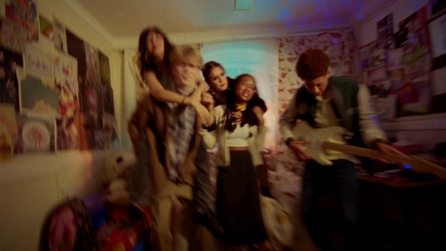 Video Reference: Smile, Fun, Fashion design, Event, Happy, Art, Entertainment, Crowd, Room, Visual arts