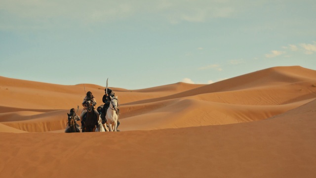 Video Reference: Sky, Erg, Landscape, Horizon, Working animal, Singing sand, Aeolian landform, Sand, Dune, Cloud
