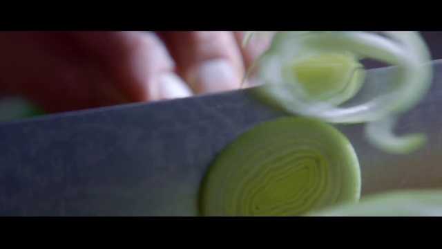 Video Reference: Petal, Finger, Thumb, Close-up, Nail, Flowering plant, Macro photography, Circle, Still life photography, Cuisine