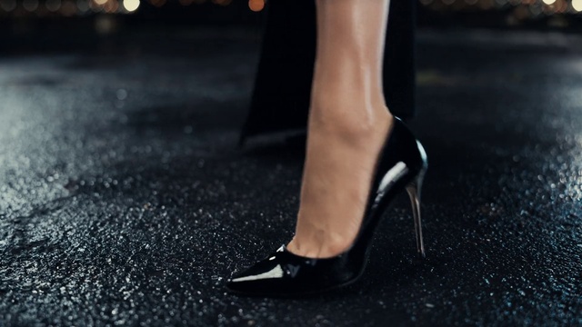 Video Reference: Footwear, Joint, Leg, Dress, Basic pump, Flooring, Grey, Floor, Court shoe, Thigh