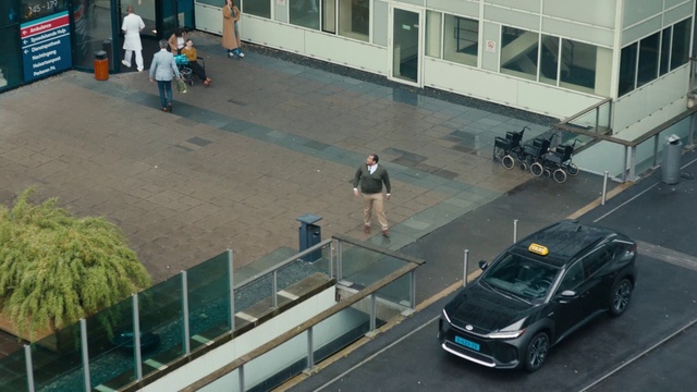 Video Reference: Vehicle, Window, Tire, Infrastructure, Car, Automotive design, Wheel, Building, Urban design, Asphalt