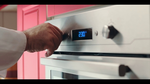 Video Reference: Gesture, Finger, Gadget, Sleeve, Thumb, Wrist, Technology, Electronic device, Machine, Display device