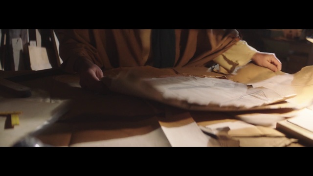 Video Reference: Cloud, Comfort, Textile, Flash photography, Wood, Thigh, Tints and shades, Knee, Human leg, Elbow