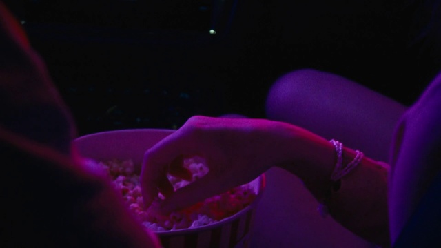 Video Reference: Arm, Purple, Human body, Jaw, Flash photography, Gesture, Violet, Pink, Finger, Entertainment