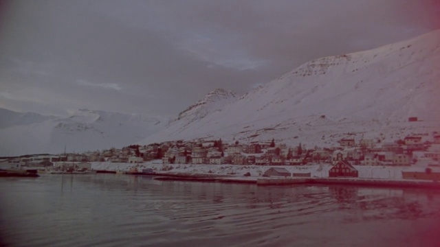 Video Reference: Cloud, Water, Sky, Mountain, Snow, Lake, Glacial landform, Freezing, Ice cap, Slope
