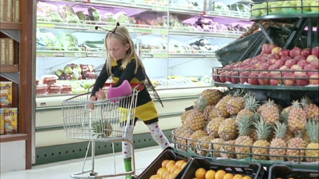 Video Reference: Food, Plant, Natural foods, Retail, Whole food, Greengrocer, Fruit, Ananas, Toddler, Market