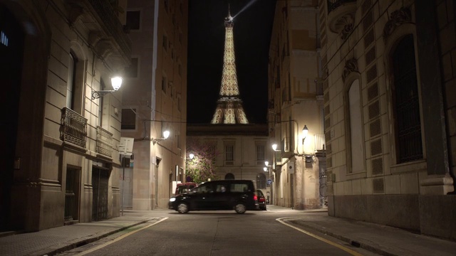 Video Reference: Building, Window, Plant, Automotive lighting, Street light, Vehicle, Light, Car, Infrastructure, Road surface