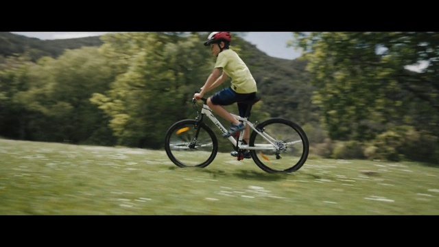 Video Reference: Bicycle, Bicycle helmet, Tire, Bicycles--Equipment and supplies, Wheel, Bicycle wheel, Bicycle frame, Bicycle handlebar, Bicycle clothing, Bicycle tire