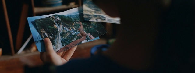 Video Reference: Gesture, Art, Wrist, Paint, Electric blue, Thumb, Nail, Cash, Human leg, Feather