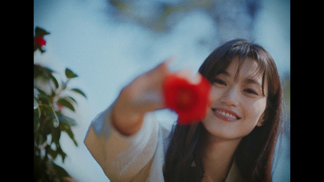 Video Reference: Lip, Flash photography, Gesture, Happy, Smile, Eyelash, People in nature, Plant, Fun, Leisure