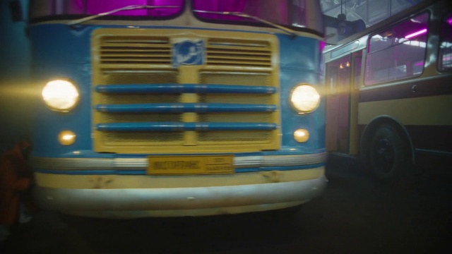 Video Reference: Tire, Wheel, Bus, Automotive parking light, Vehicle, Land vehicle, Grille, Automotive lighting, Hood, Motor vehicle