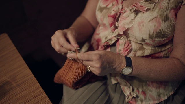 Video Reference: Watch, Hand, Arm, Shoulder, Dress, Sleeve, Gesture, Finger, Waist, Nail