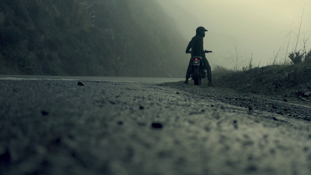 Video Reference: Tire, Wheel, Cloud, Vehicle, Sky, Automotive tire, Atmospheric phenomenon, Asphalt, Road surface, Fog
