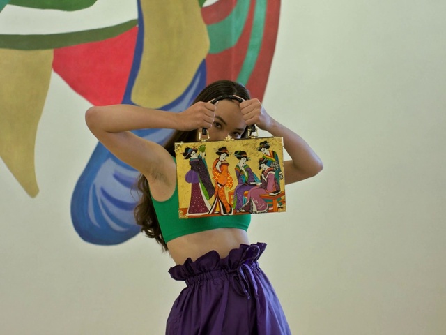 Video Reference: Sleeve, Happy, Gesture, Flag, Headgear, T-shirt, Sunglasses, Waist, Hat, Art