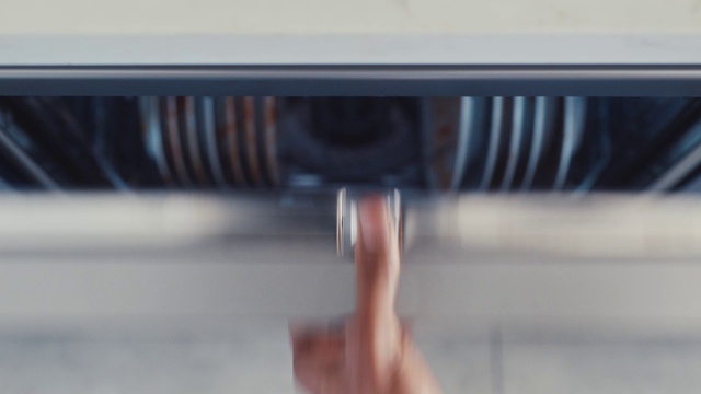 Video Reference: Gesture, Automotive lighting, Grille, Automotive exterior, Bumper, Automotive mirror, Tints and shades, Thumb, Auto part, Vehicle door