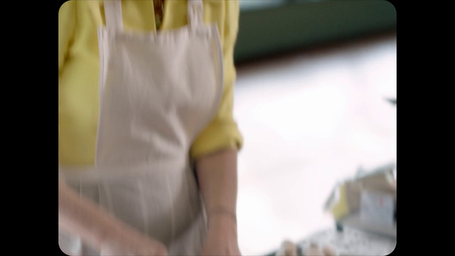 Video Reference: Dress, Sleeve, Waist, Gesture, Thigh, Sportswear, Knee, Rectangle, Fashion design, Font