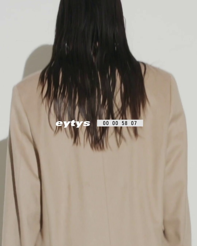 Video Reference: Outerwear, Hairstyle, Shoulder, Neck, Street fashion, Sleeve, Dress shirt, Waist, T-shirt, Grey