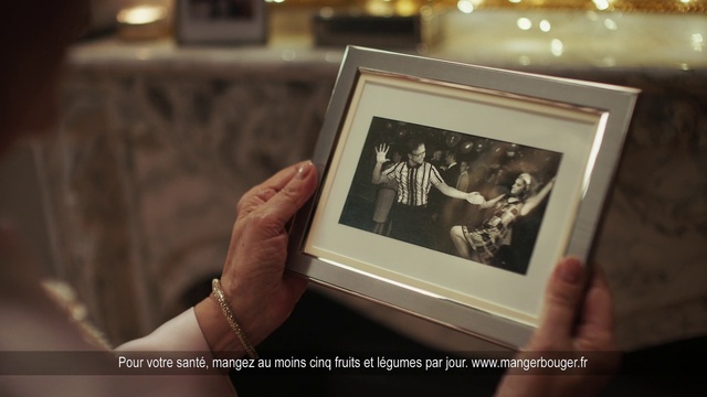 Video Reference: Gesture, Finger, Font, Tablet computer, Picture frame, Event, Room, Display device, Gadget, Multimedia