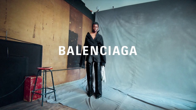 Video Reference: Flash photography, Sleeve, Wall, Fashion design, Stool, Event, Font, Entertainment, Visual arts, Stage