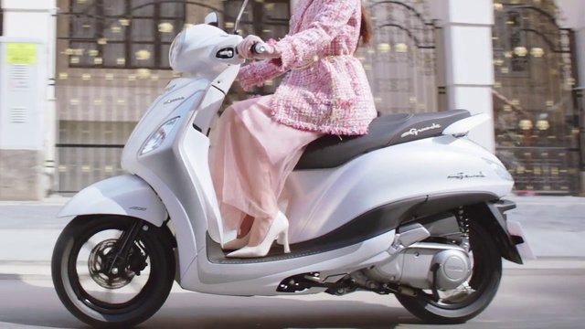 Video Reference: Wheel, Tire, Land vehicle, Vehicle, Automotive lighting, Motor vehicle, Automotive tire, Automotive design, Mode of transport, Alloy wheel